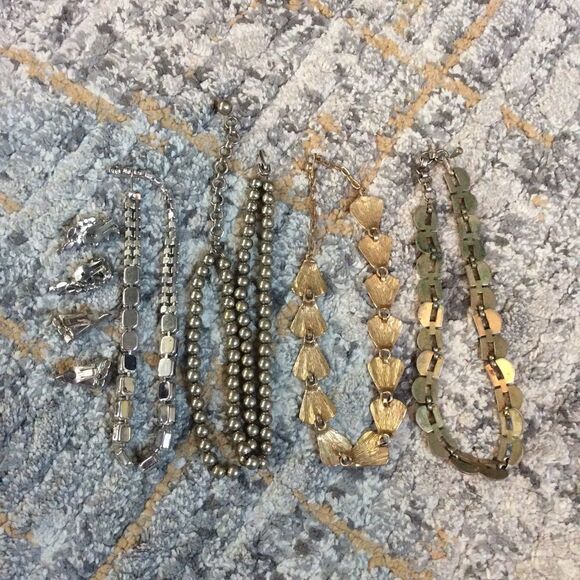 LOT OF VINTAGE COSTUME JEWELRY! GREAT CONDITION! - Picture 4 of 6